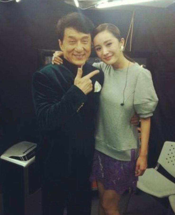 王牌对王牌成龙杨幂完整版视频,成龙叫杨幂幂姐