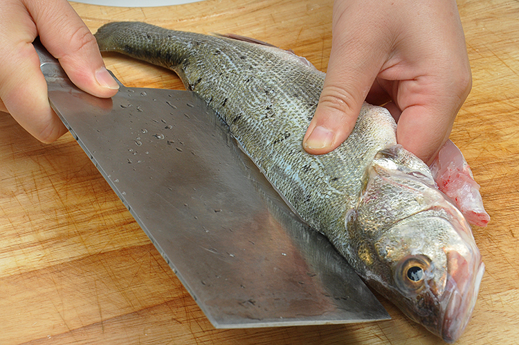 泰式酸辣柠檬鲈鱼,泰国菜柠香蒸鲈鱼