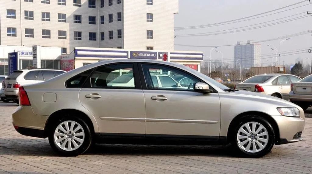 坦克300全新版本抢购,赛博坦克300回头率