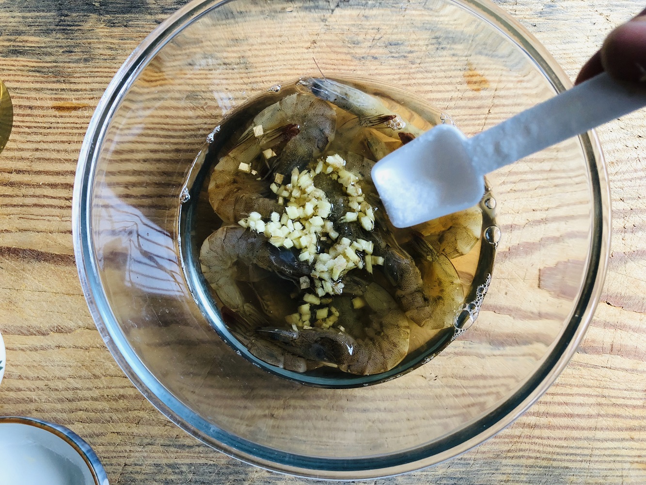 鲜虾的虾头怎么制作才好吃,虾既简单又美味虾肉鲜嫩