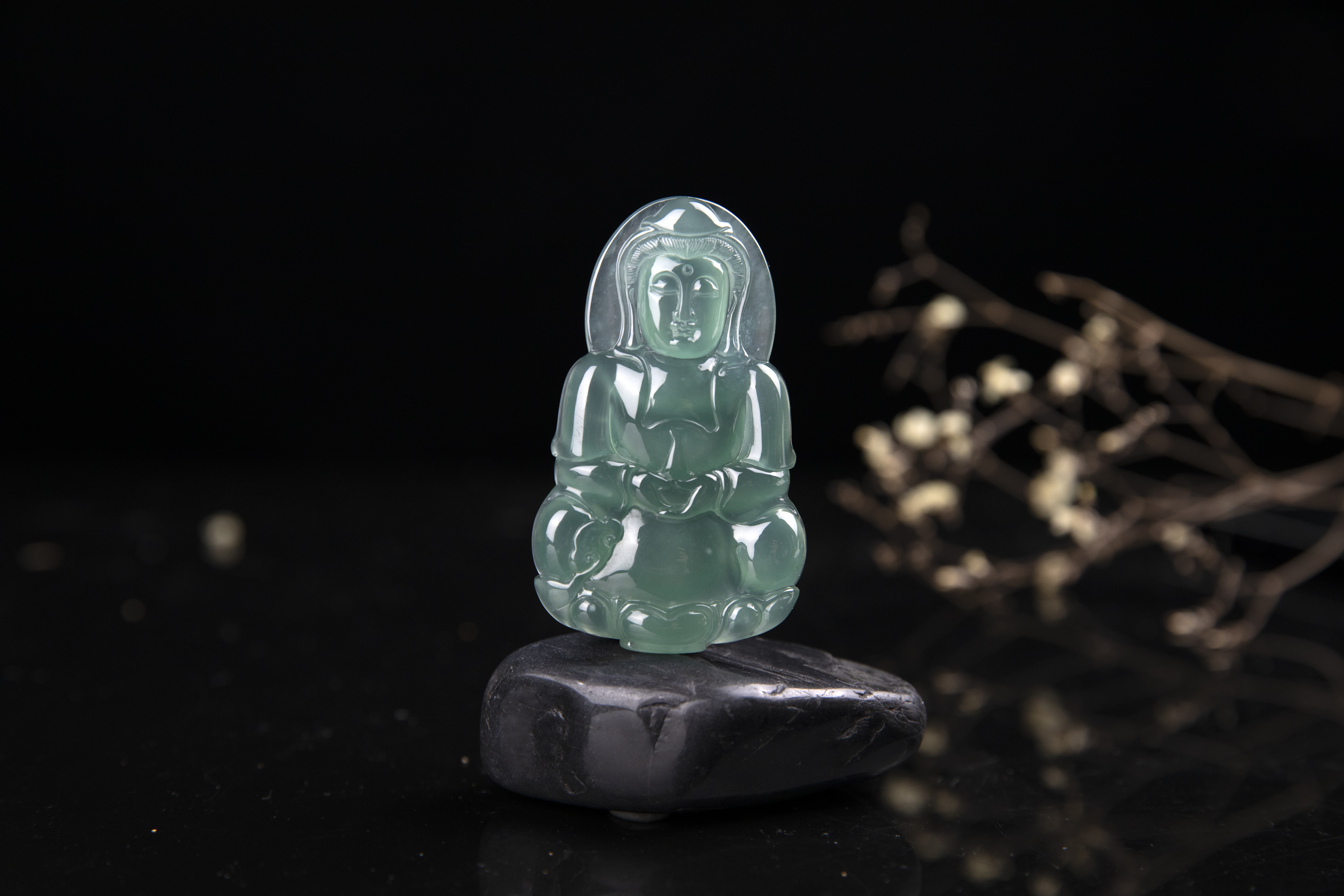 翡翠有纹路就一定是瑕疵吗？搞不懂的人千万别瞎买