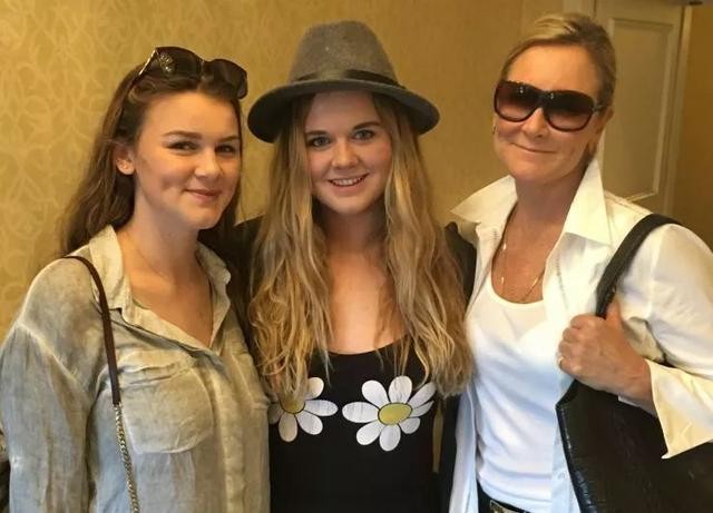 她曾是苹果最有权势的女人，称为库克的接班人，被开除后怎样了