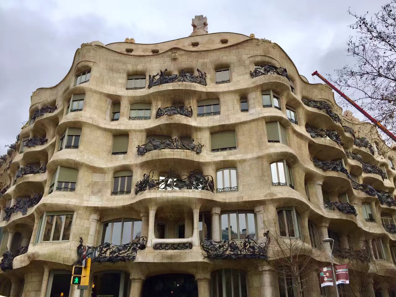 西班牙建筑大师高迪回顾展,西班牙高迪几个典型建筑