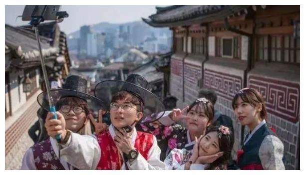 无端遣返，万人*愿请**拒免签，中国人真不来了，今收入大跌自食其果