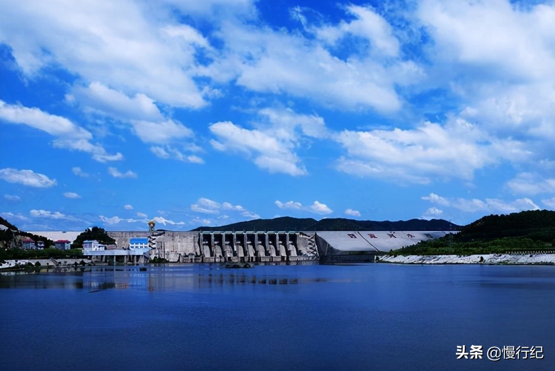 一眼温泉成就了方圆几十里的度假区,这里的悠闲生活,真的带劲