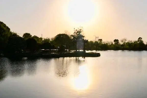 陈毅游览宣城美景后,用一首诗描写如画景色,彰显出了旷达的胸怀