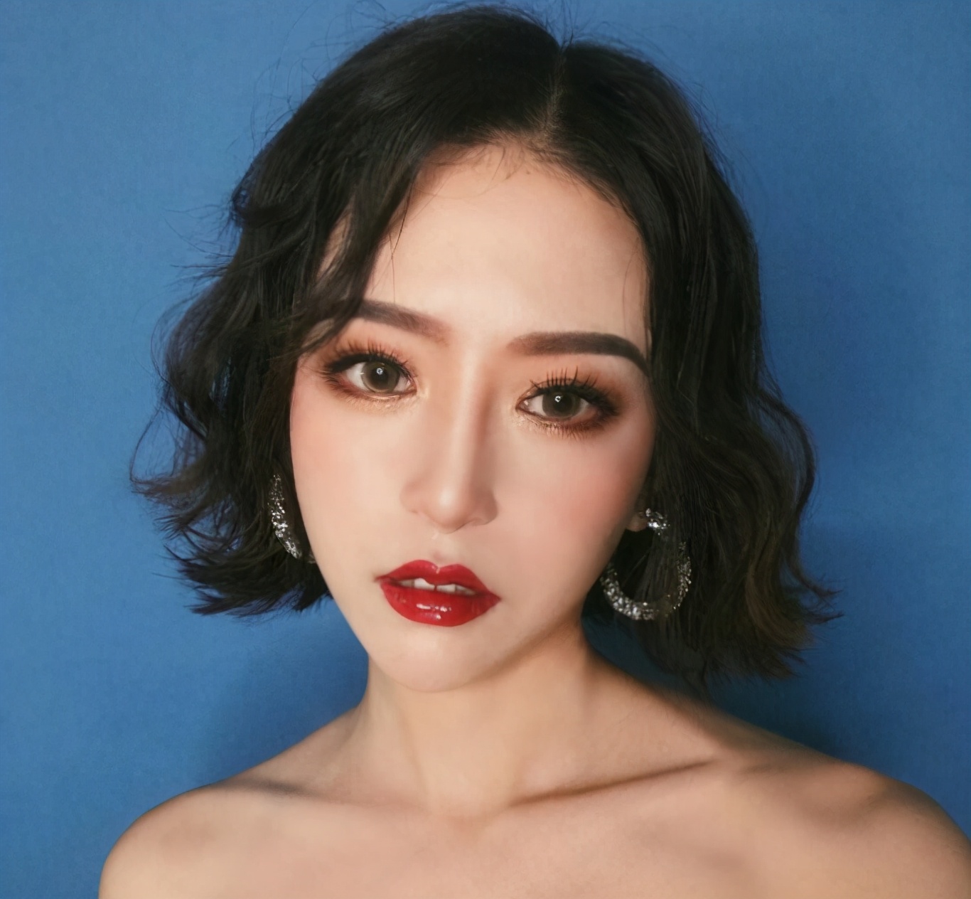 遮瑕笔遮盖斑点痘印泪沟黑眼圈,怎么遮盖黑眼圈跟痘印