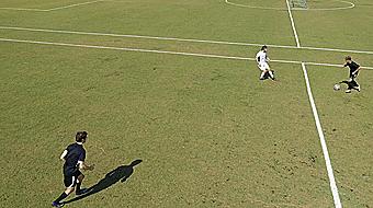 十个足球比赛常用过人教学,球场上的经典技巧大家都学一学吧