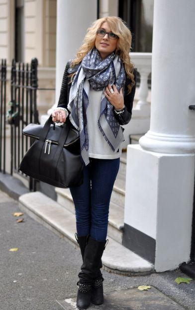 这条围巾5元英语,这条围巾的价格有点高英文怎么说