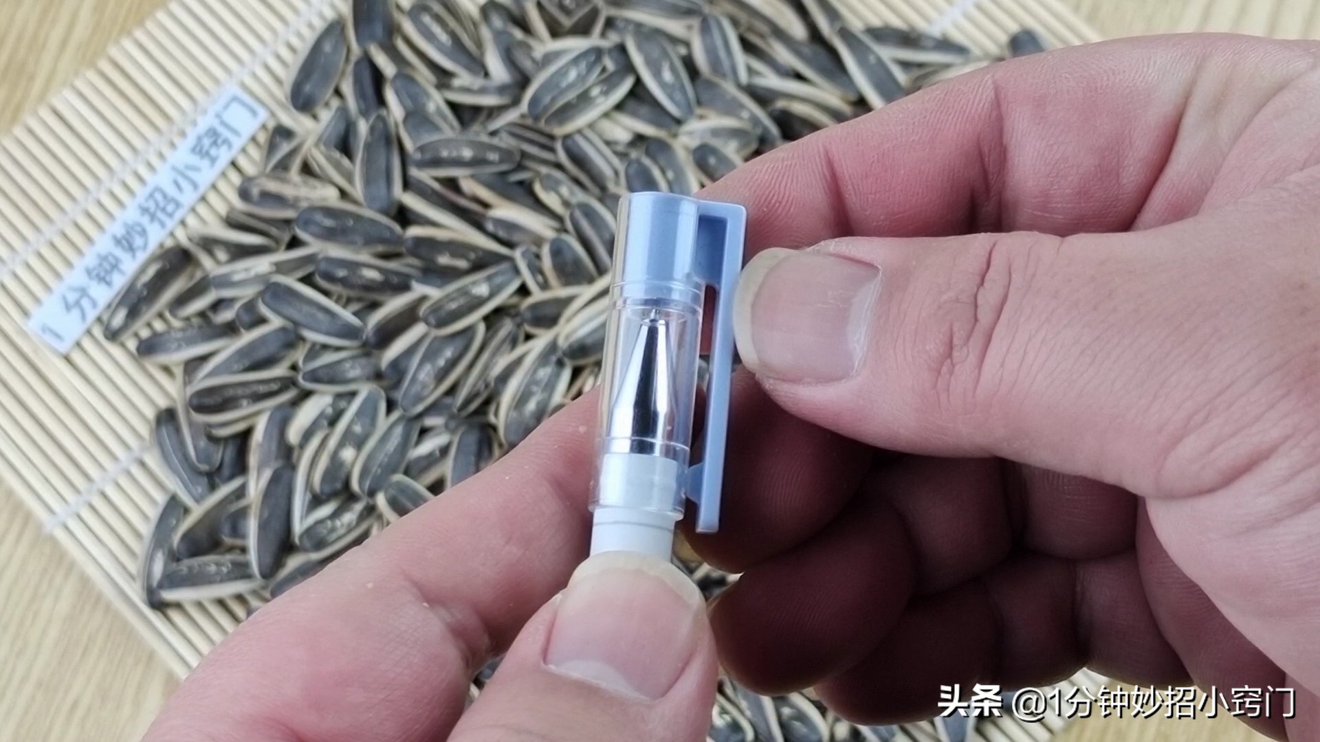 瓜子还用手剥吗,瓜子要用手剥了吃
