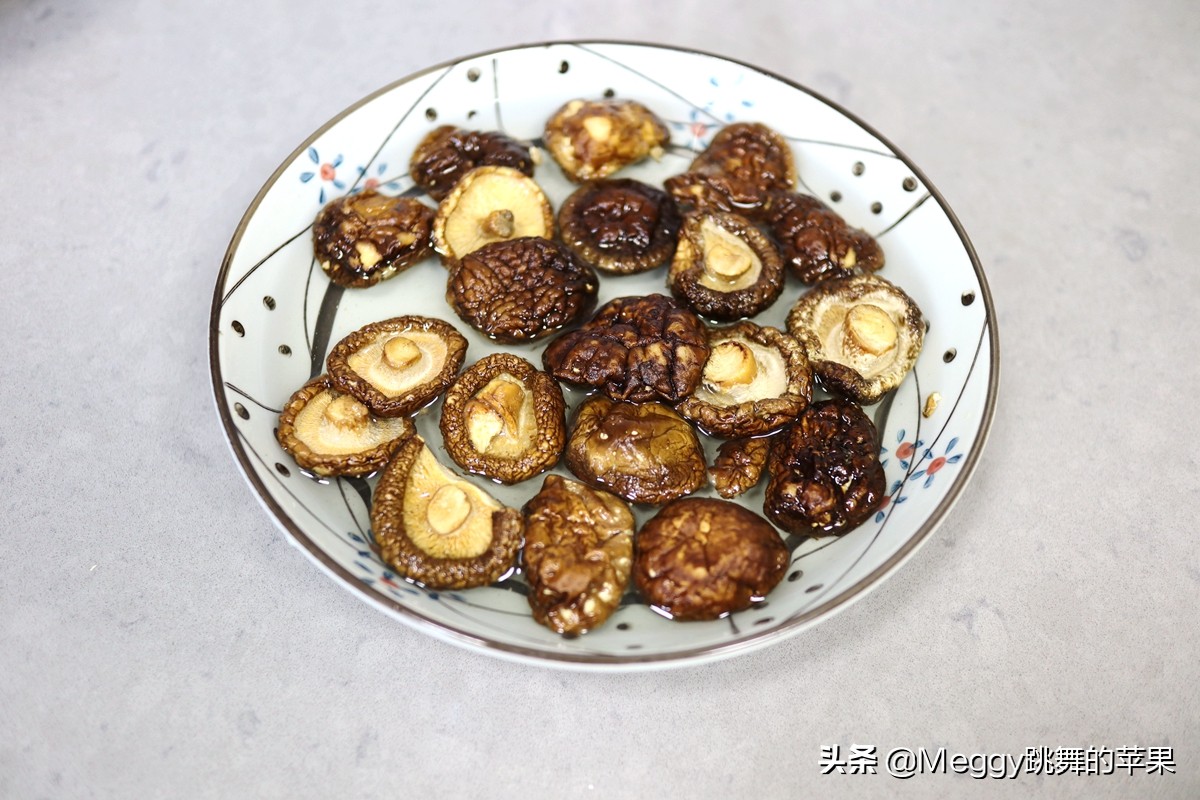 降温了，用15分钟炖锅骨肉相连，比排骨实惠，比棒骨香，全家解馋