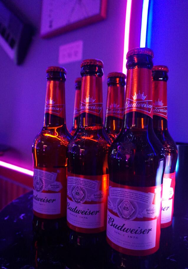 粉色羽毛、星空灯、透明泡泡，没错，一起来好久不见约听歌啊