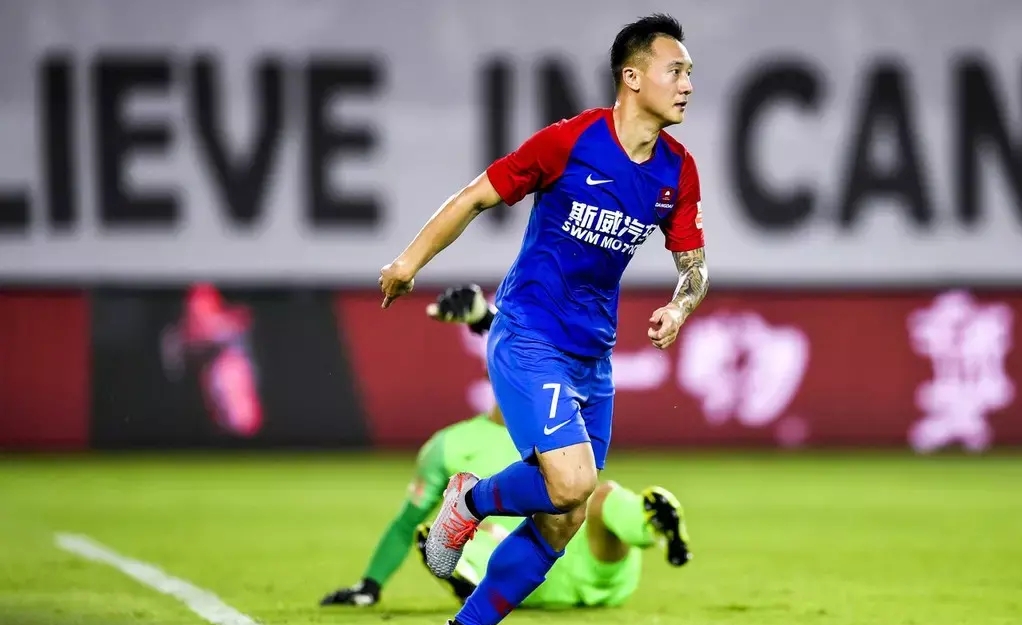 恒*史大**诗级连胜终结！国内球员1v4单挑恒大后防线破门，犹如梅西