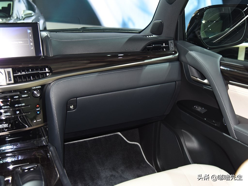 军绿色雷克萨斯lx570最顶配,雷克萨斯lx570坦克掉头沙漠