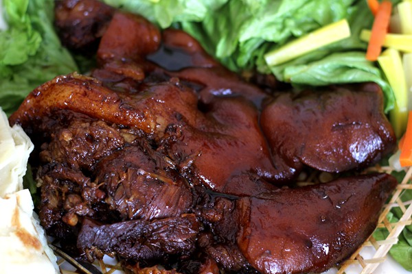 炖猪头的料汁,陈醋焖猪头肉