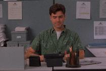 评《上班一条虫》：20年前对职场的讽刺艺术，如今依旧深感共鸣