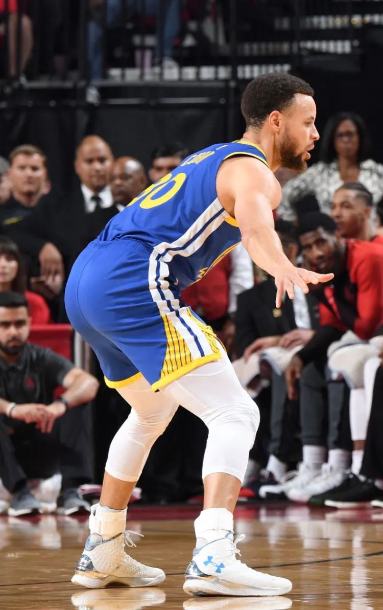 curry1什么时候出,curry1小前锋能穿吗