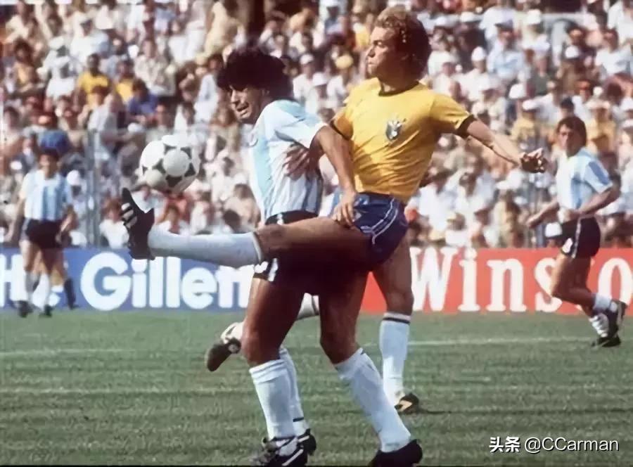 足球“上帝之手”:草根阶层公认史上第一球王,超脱体育政治领袖