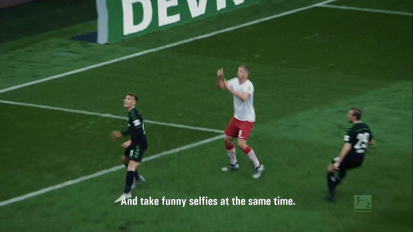 即可为球队加油又可玩自拍的围巾