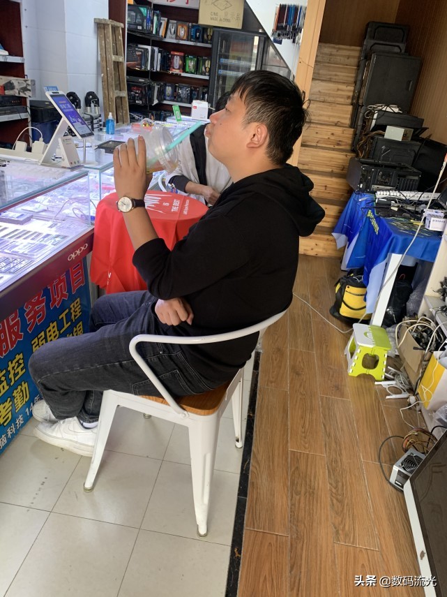 兄弟俩组装电脑,兄弟俩来组装电脑