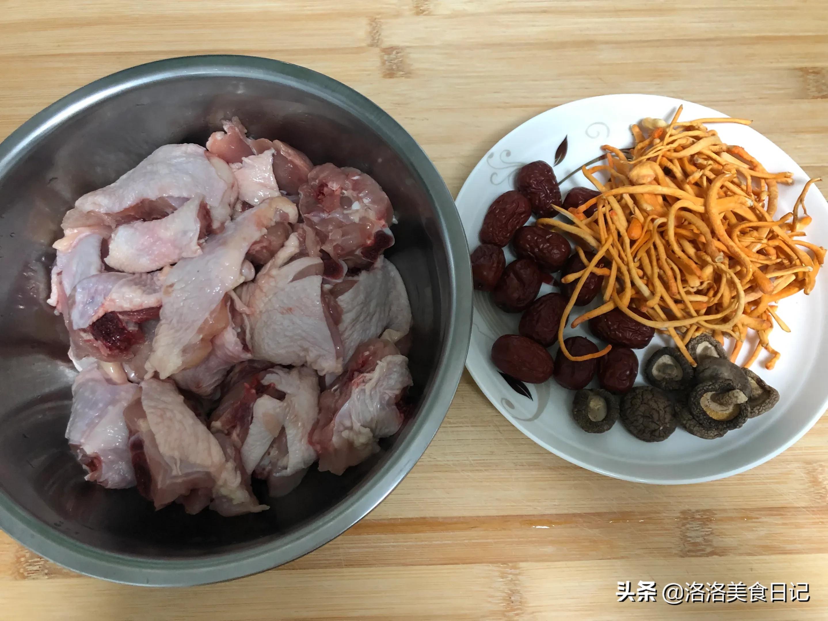 炖鸡汤时，牢记“三放三不放”诀窍，汤鲜肉嫩，营养又好喝