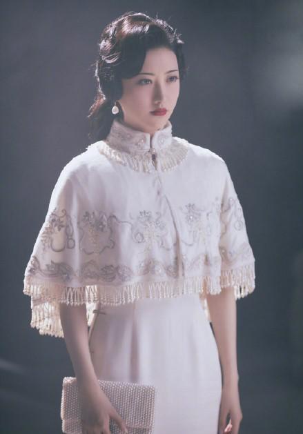 大佬力捧多年没火，“人间富贵花”如今居然凭借几套衣服出圈了？