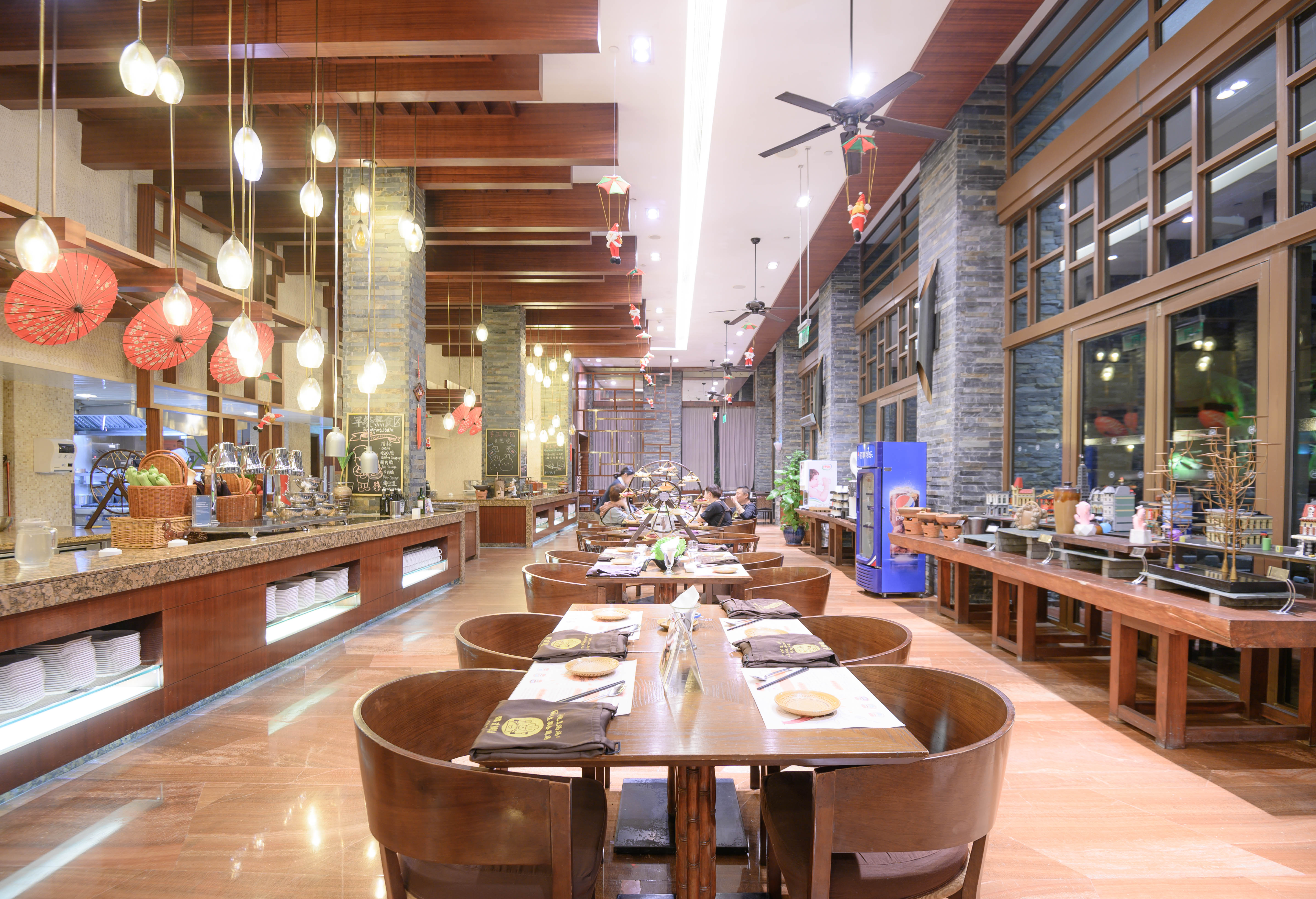 海南不止只有三亚，去万宁玩个冲浪，还有神犬小七拍摄地等着你