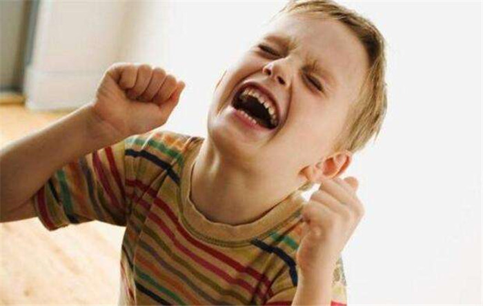 家长如何引导孩子远离嫉妒,孩子遭人嫉妒家长怎样正确引导