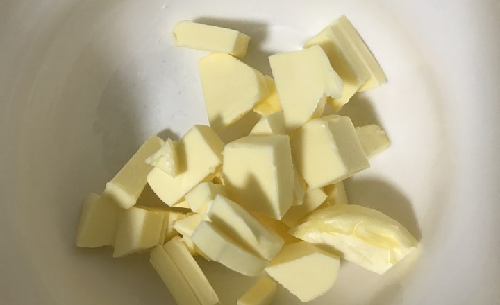 黑森林蛋糕配方教程,黑森林蛋糕如何烘焙