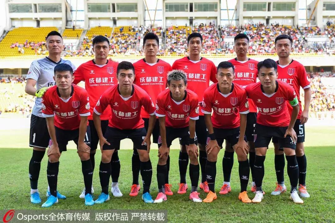 职业足球没钱玩不转！新东家强势介入，这支濒临解散的球队，竟然完成“两连升”