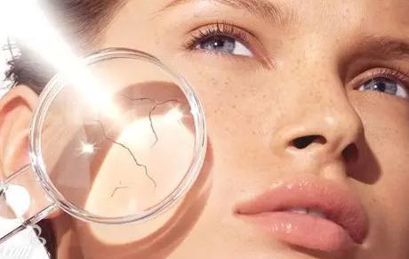 毛孔粗大起皮底妆,毛孔粗大皮肤显得粗糙