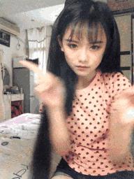 搞笑gif开心一刻,搞笑gif段子妹子你太皮了