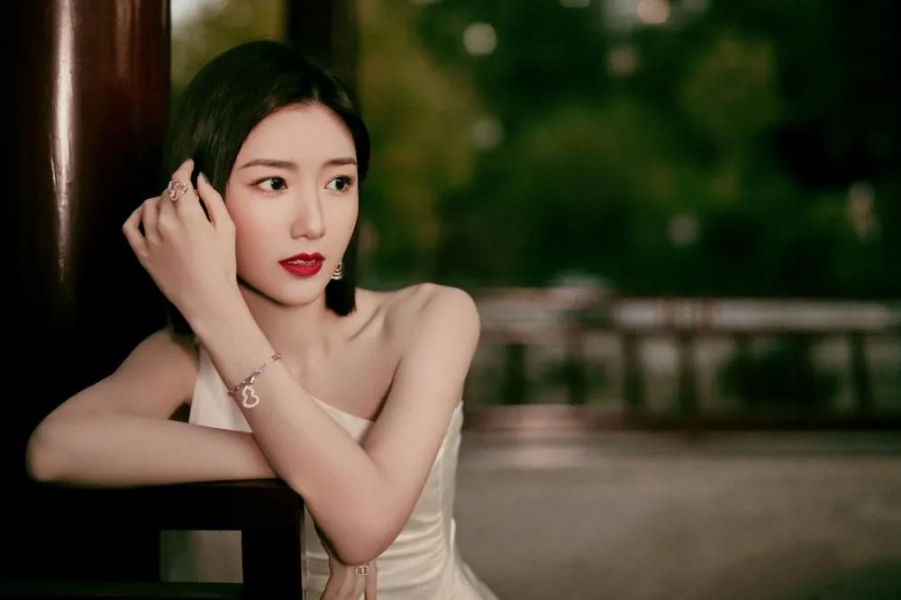 毛晓彤问心同款穿搭,毛晓彤怦然心动20岁穿搭