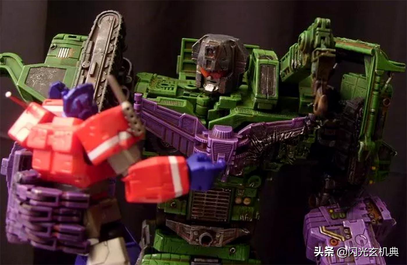 变形金刚动漫人物:重涂塑造战损严重的挖地虎组合-大力神