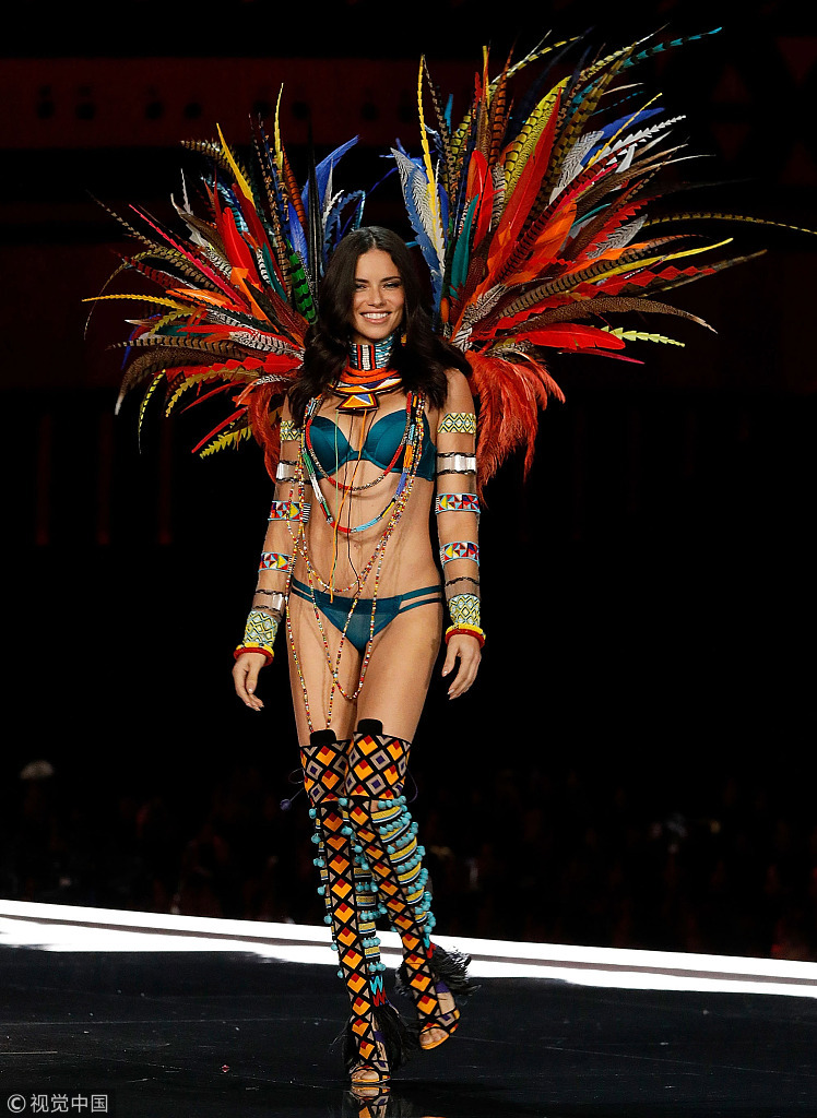 利马在维密上单独走的秀,利马超模高光时刻