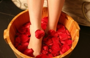 冬季的冷水泡脚好吗,冬季泡脚的最佳时间和温度