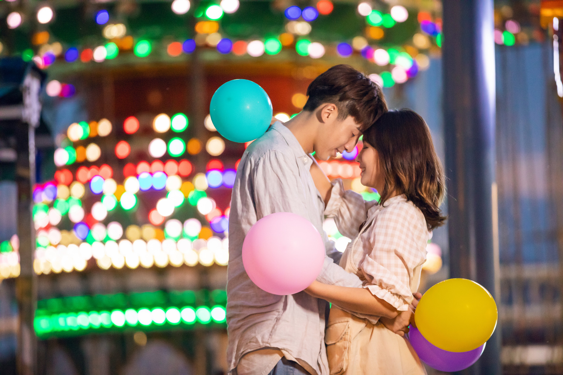 发自内心爱你的男人，除了想吻你，还会主动做这3件事