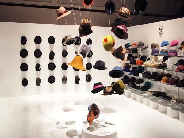 帽子戏法衣服穿搭,穿搭帽子选什么颜色的