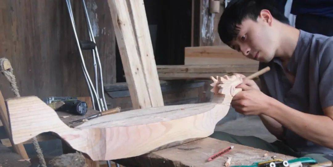 90后小伙用木头造嫦娥五号,木匠小伙打造嫦娥5号