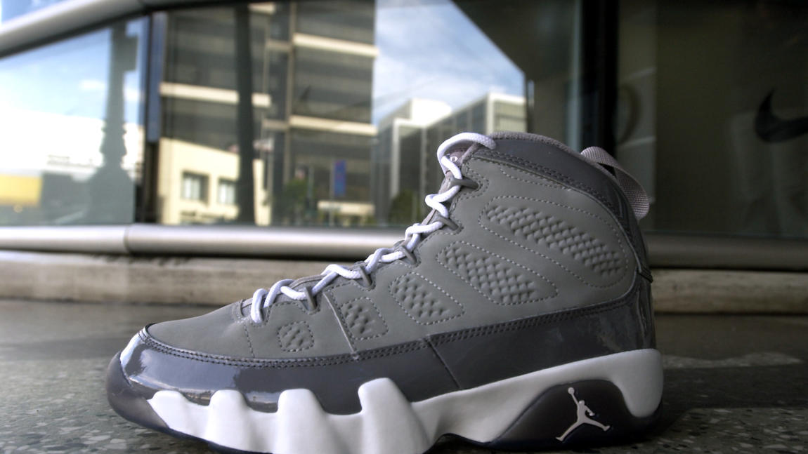 迈克尔乔丹有自己品牌么,迈克尔乔丹第一个三连冠球鞋