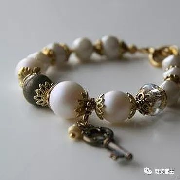 施华洛世奇水晶和珠子打造闪亮弹簧吊坠手链，附制作图解教程