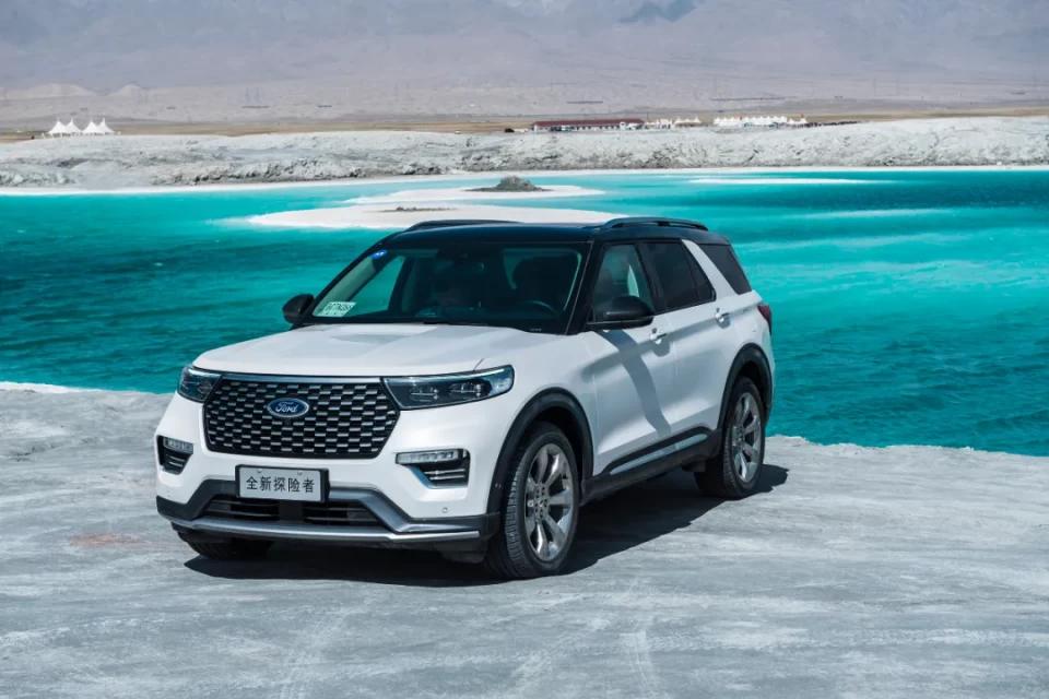 穿越过格尔木的盐湖我感受到了福特探险者的“硬气”
