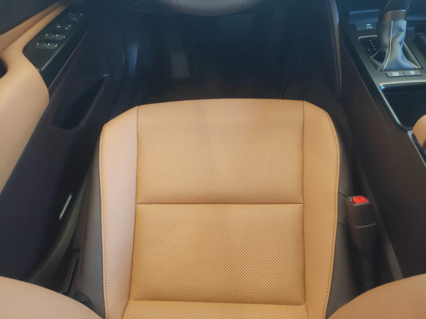 这才是豪车该有的样子,雷克萨斯es200可以做滴滴豪华车吗