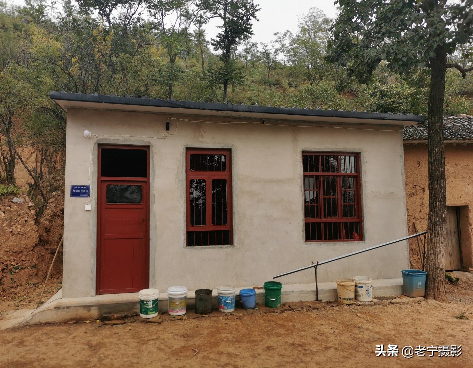 屋檐下接水的水槽叫什么,屋檐下的水桶