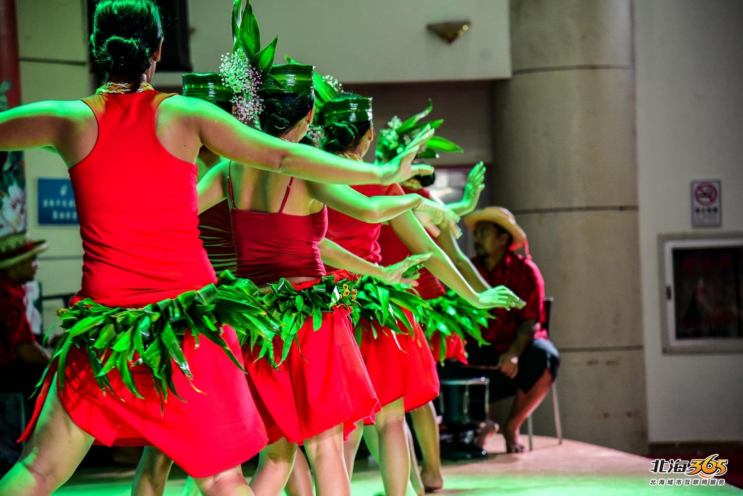 我在北海图书馆拍了一场特别的晚会，观众情不自禁跟着节奏动起来