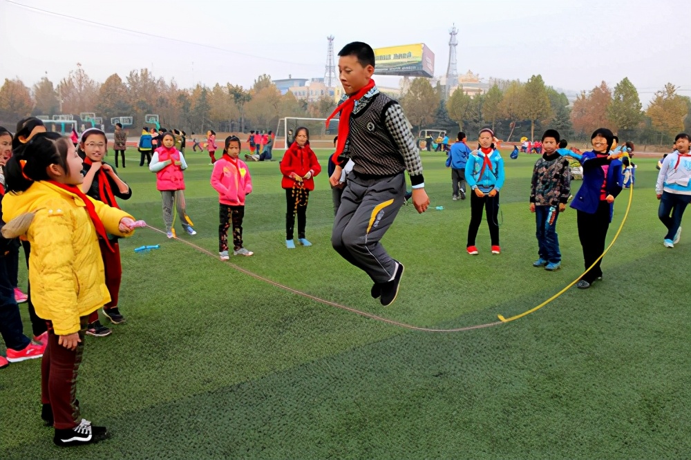 初步学跳绳的孩子应该怎么教,有必要给孩子报跳绳启蒙吗