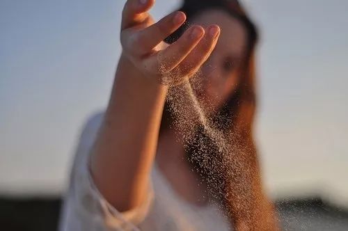 随意删了你的人就不要再加了,当你删了一个人以后忍不住加回来