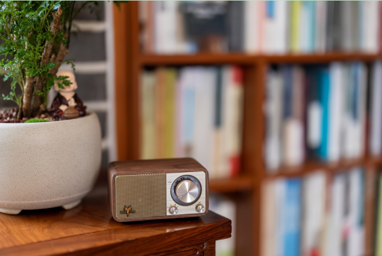 复古颜值结合最新科技，山进MASTERM1无线蓝牙音箱收音机体验有感