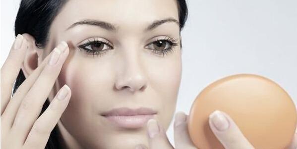油皮粉底怎么才能脱妆不卡粉,油皮粉底怎么才不会斑驳