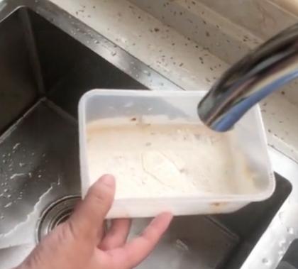 塑料饭盒油污为什么不容易清洗,如何清洗塑料饭盒油污